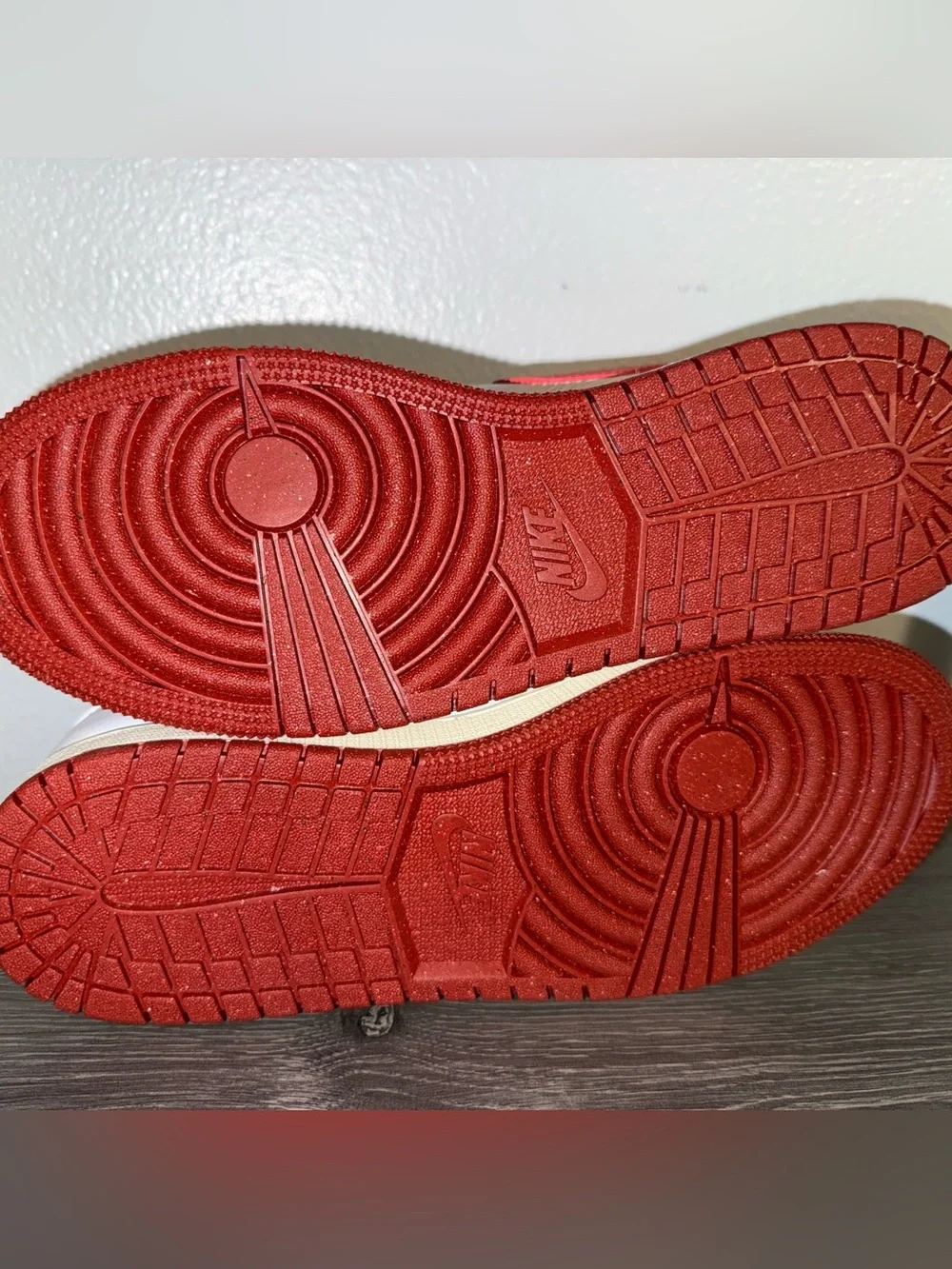 Air Jordan 1 Mid SE Kids White/Red Sneakers Size 6Y New In Box Back To School